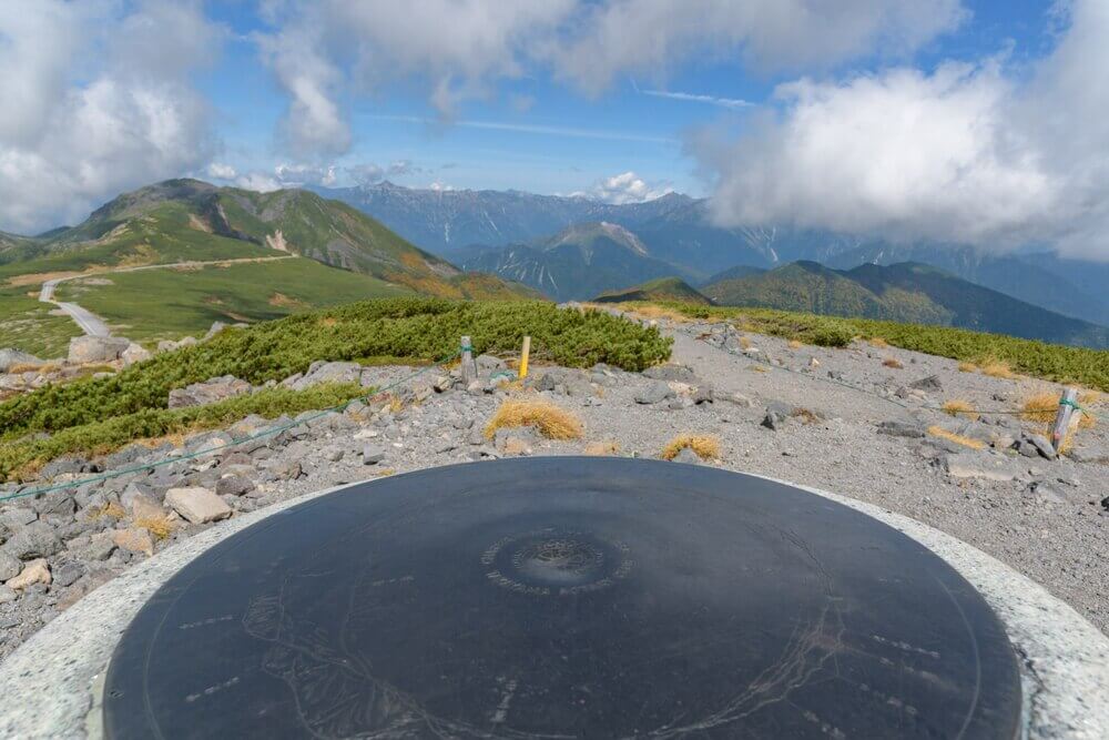 Hike through the most amazing autumn scenery in Mount Norikura